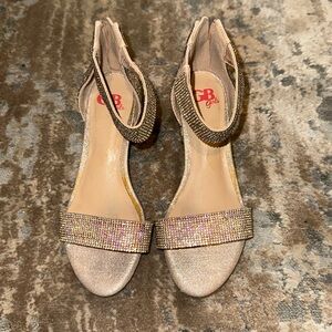 Roniiee Rhinestone Ankle Strap Dress Sandals Size 1 GUC Rose Gold Gianni Bini